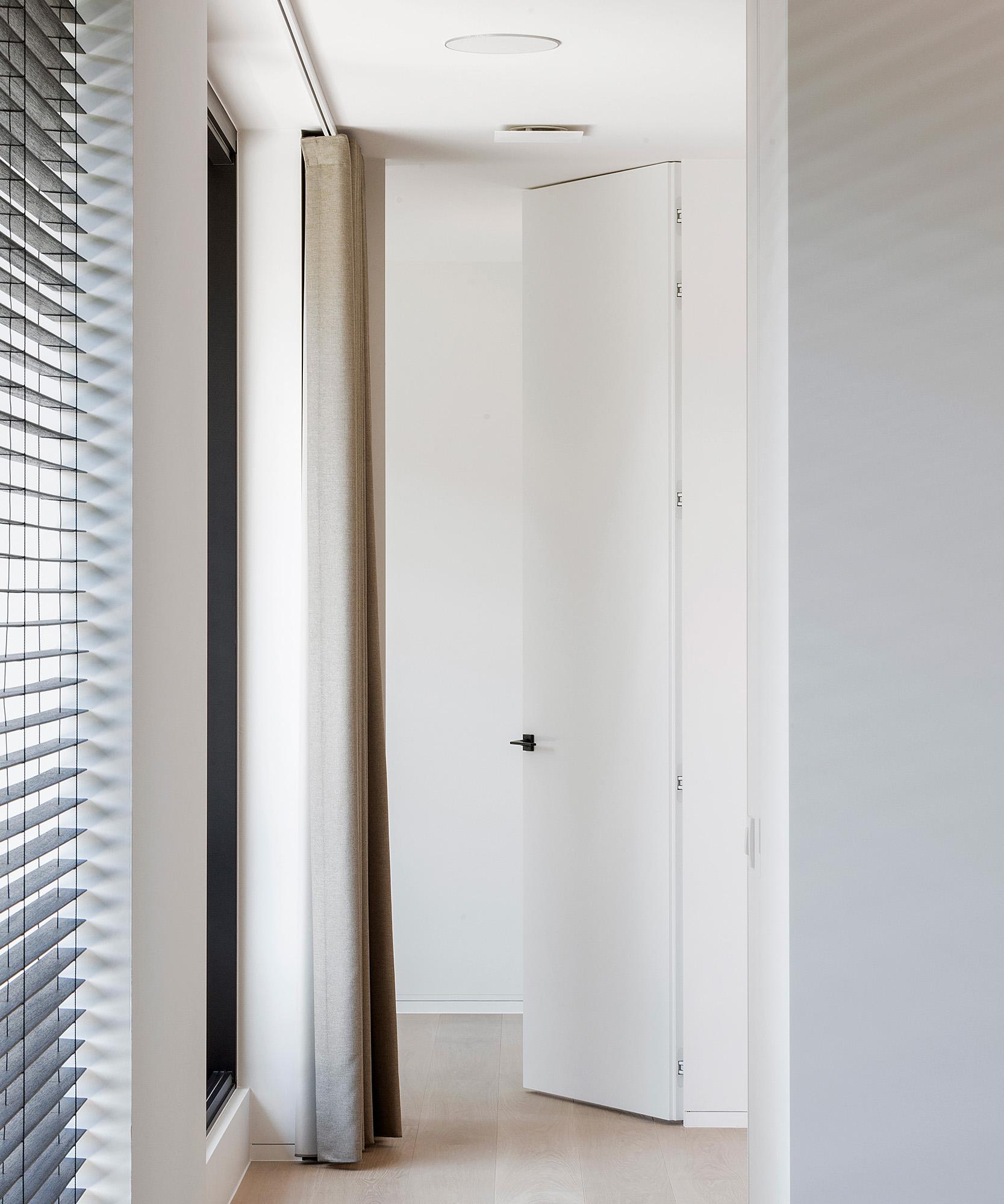 Plafondhoge draaideur