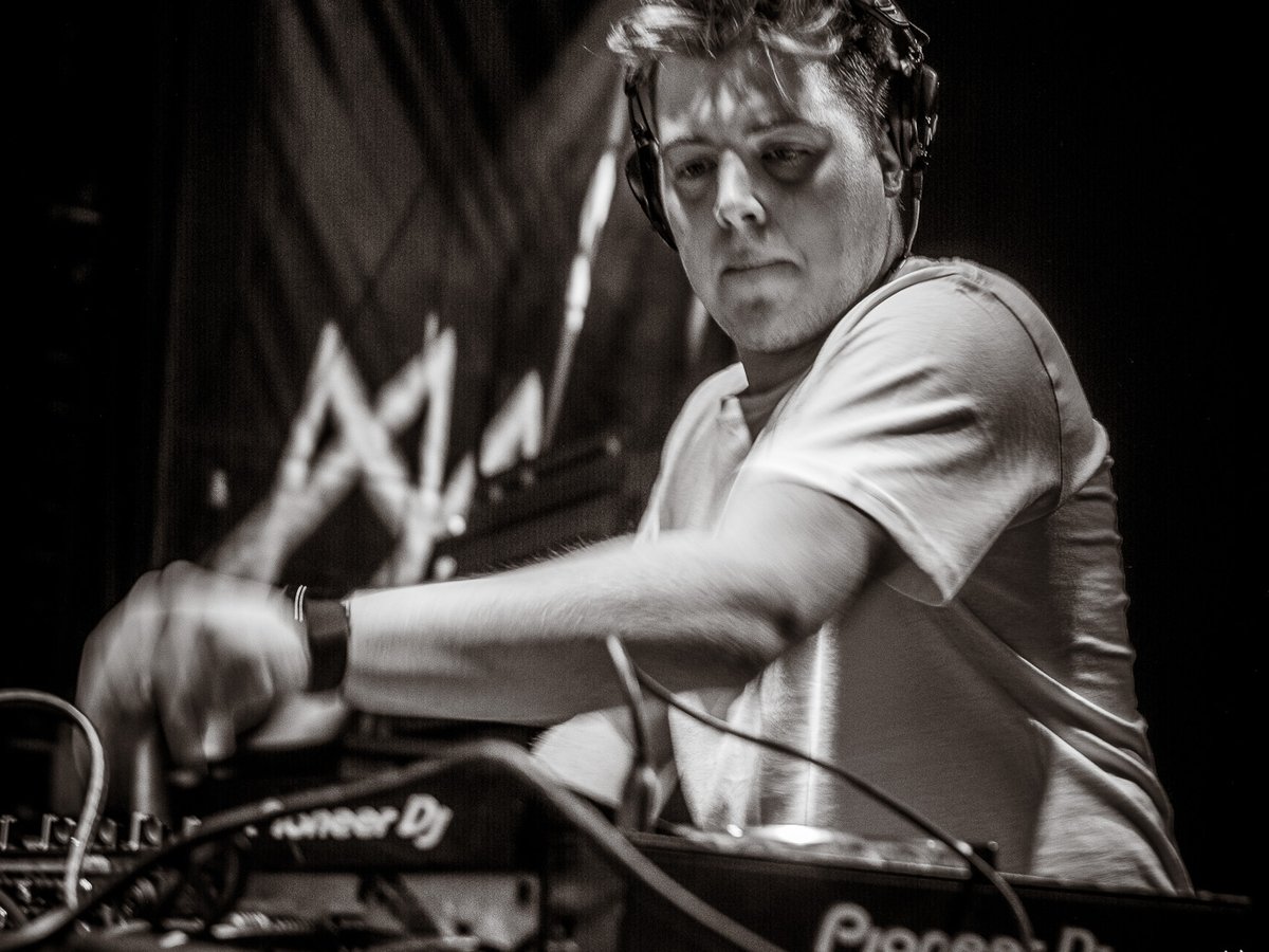 dj 